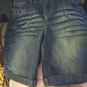 CUTE! LEI Ashley Low rise Denim Shorts Women's 7 Blue Med Wash Stretch Cotton
